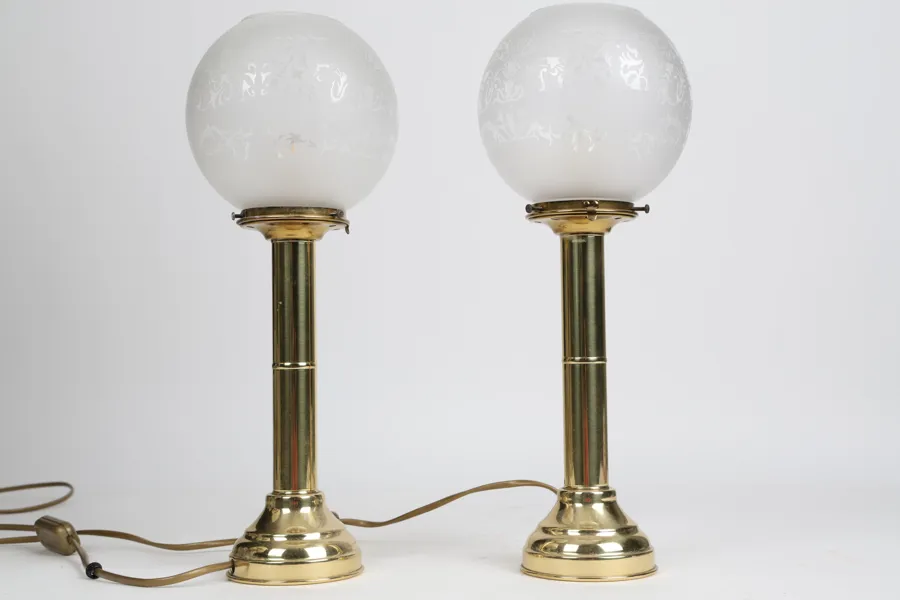 BORDSLAMPOR, ett par, mässing och glas, 1900-talets andra hälft