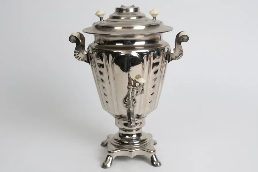 Samovar i metall