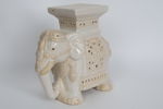 Piedestal med elefant, porslin