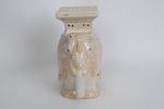 Piedestal med elefant, porslin