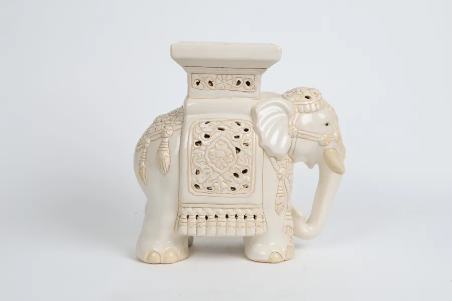 PIEDESTAL, elefant, glaserad keramik, 1900-tal.