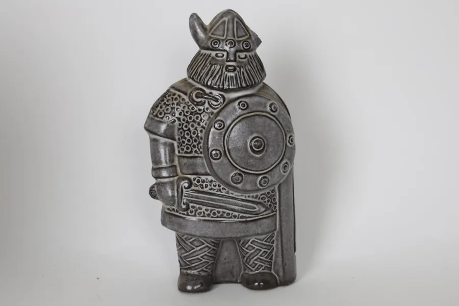 FIGURIN, viking, glaserad keramik, Upsala-Ekeby, 1900-talets andra hälft
