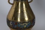 VAS, mässing med emaljdekor, troligen Kina, omkring 1900