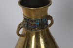 VAS, mässing med emaljdekor, troligen Kina, omkring 1900