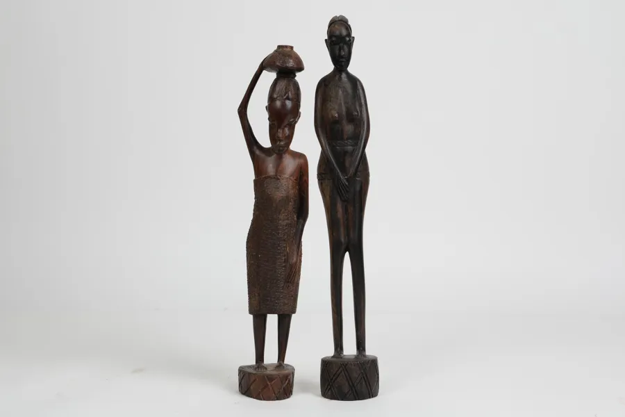 FIGURER, 2 st, skuret trä, Afrika, 1900-tal